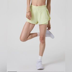 Vuori *Lemongrass* Luna Short 2" size L